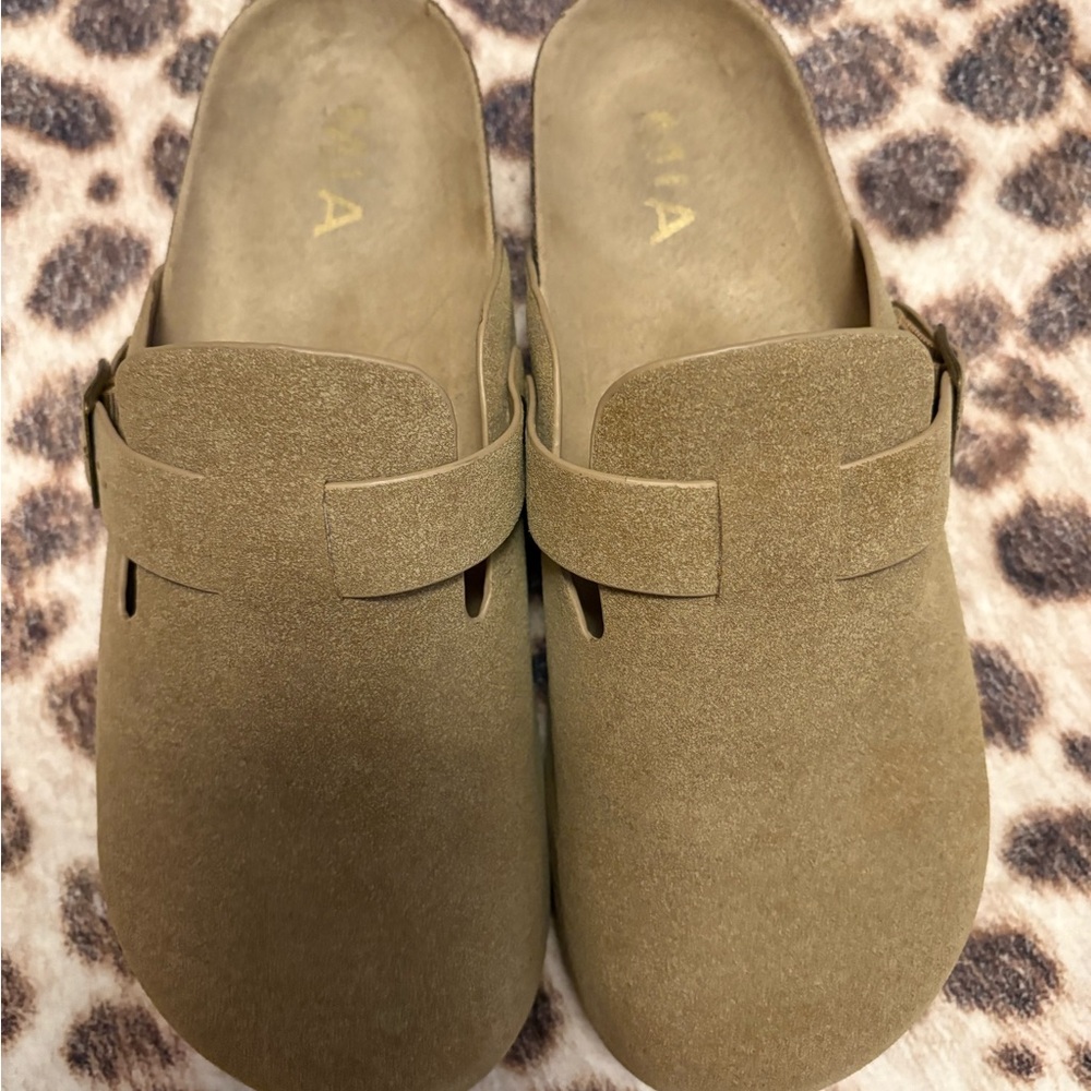 Mia Tan clogs Slip-On Shoes